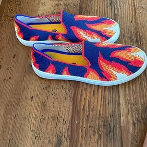 Kids Rothy’s flame 🔥 sneakers